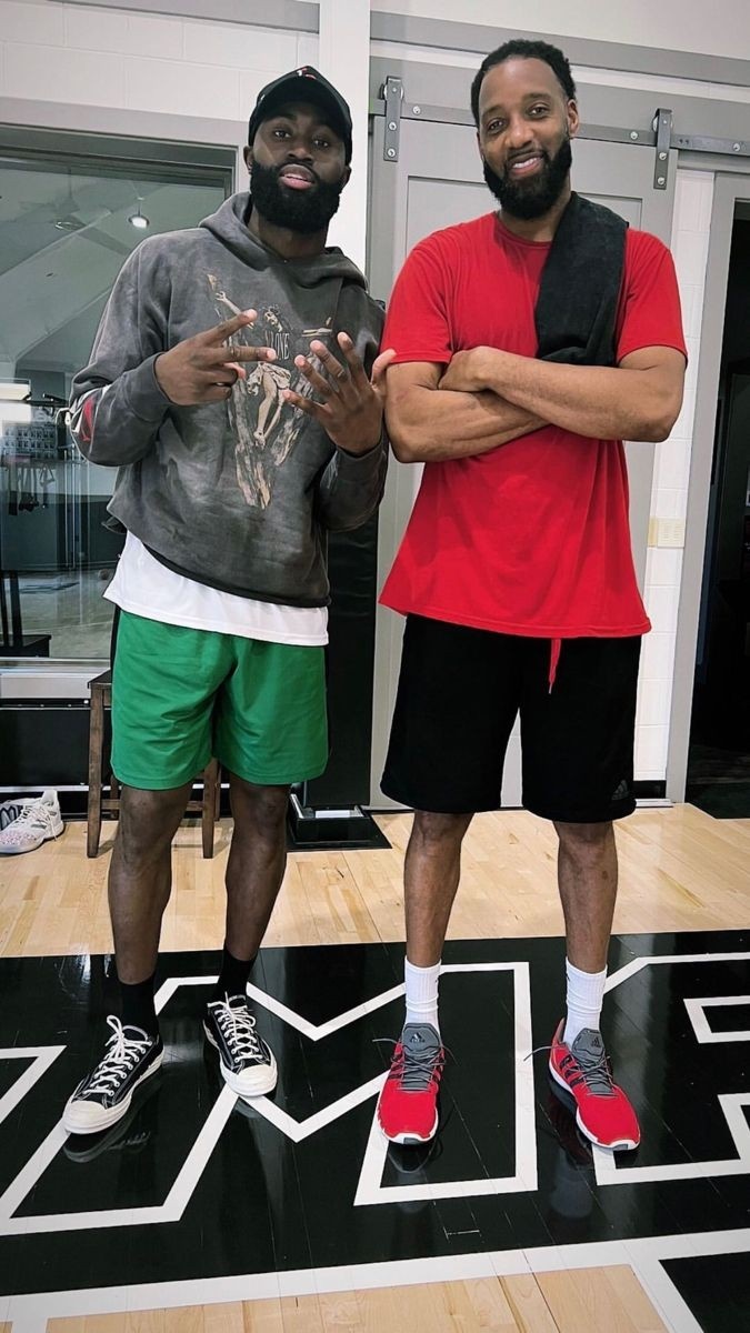 开云体育官网-杰伦·布朗：麦迪是我的儿时偶像和导师 休赛期经常和他待在一起