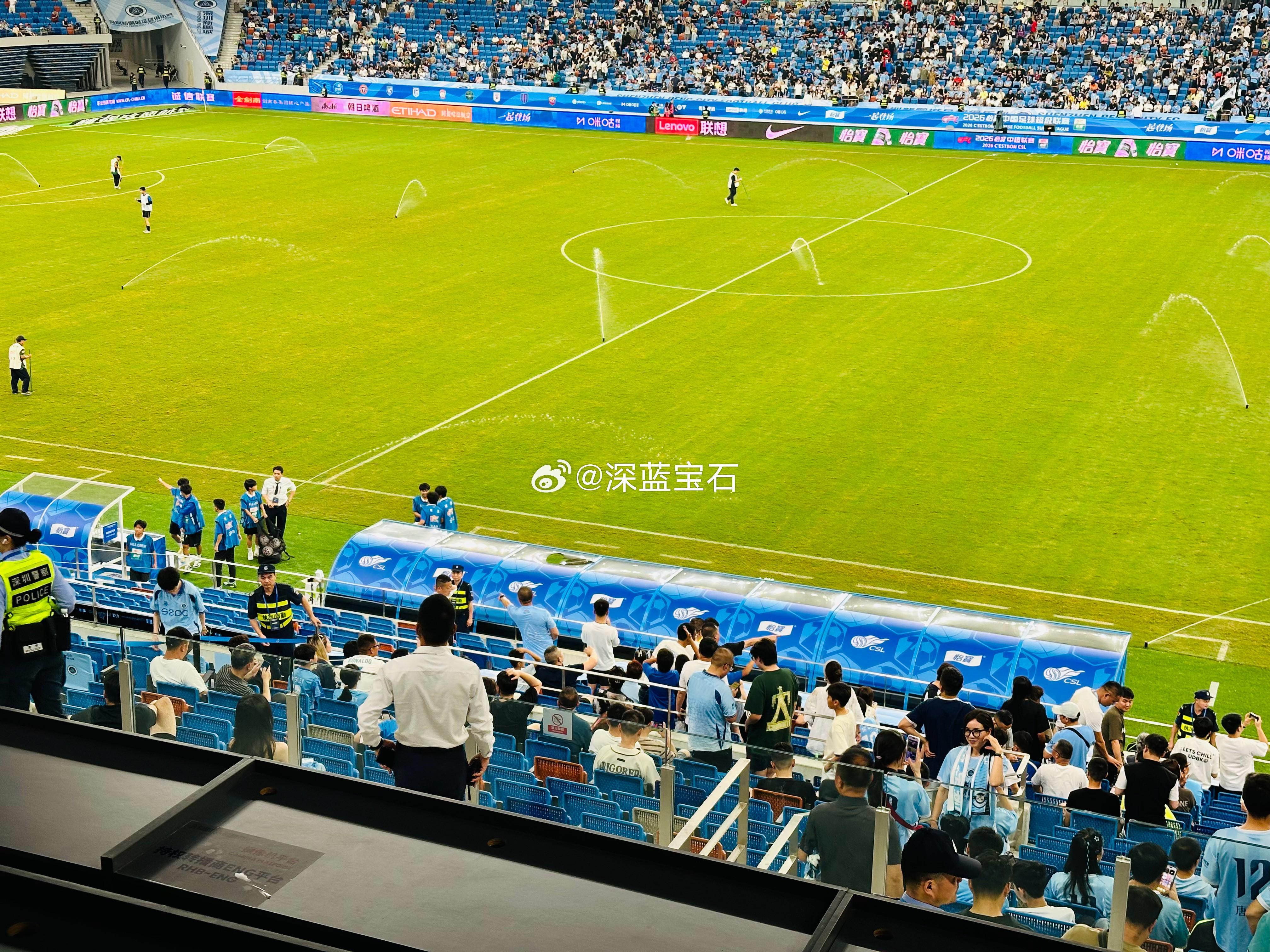 kaiyun-记者：云南替补席有人对判罚不满飞踹替补席座椅，被直红罚下