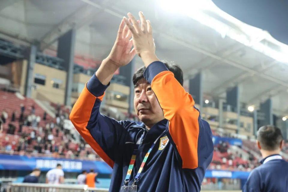 开云-山东泰山或换帅！媒体人：外教来了，韩鹏学习一年后将回归